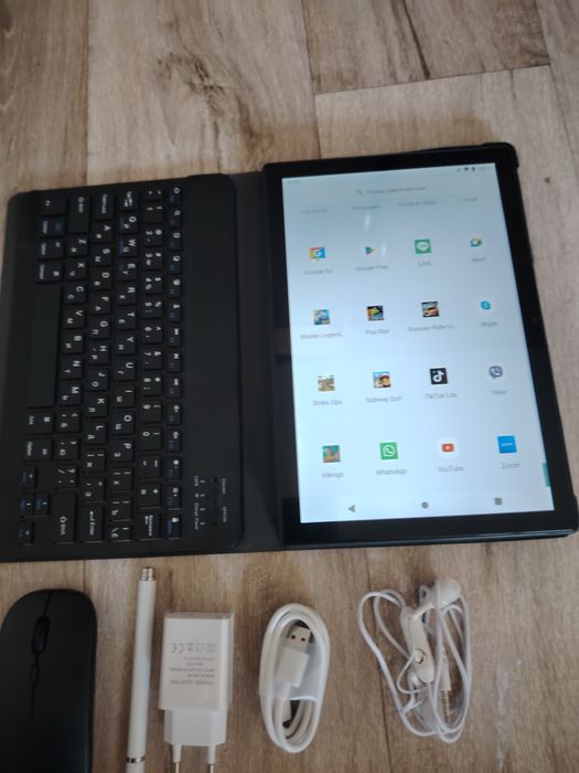 Планшет новый в салофане.