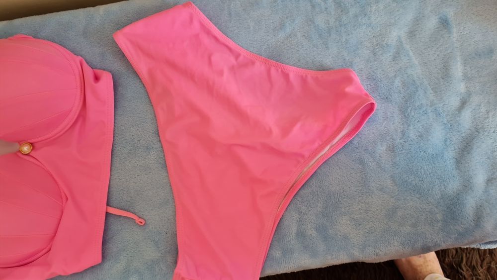 Costum de baie nou