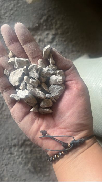 Песок клинец щебень в мешках