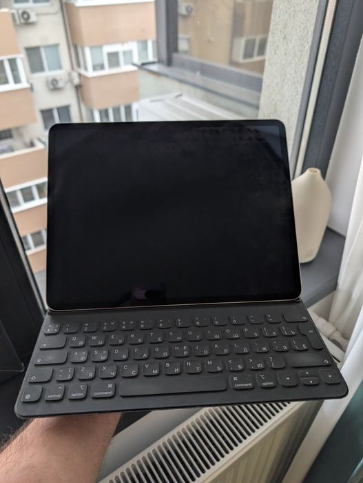 iPad Pro 12.9 6th generation 256 Gb