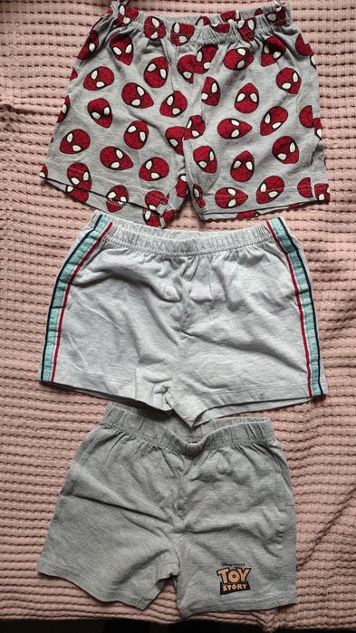 pantaloni scurti bumbac 3 la 25 lei 4-5 ani
