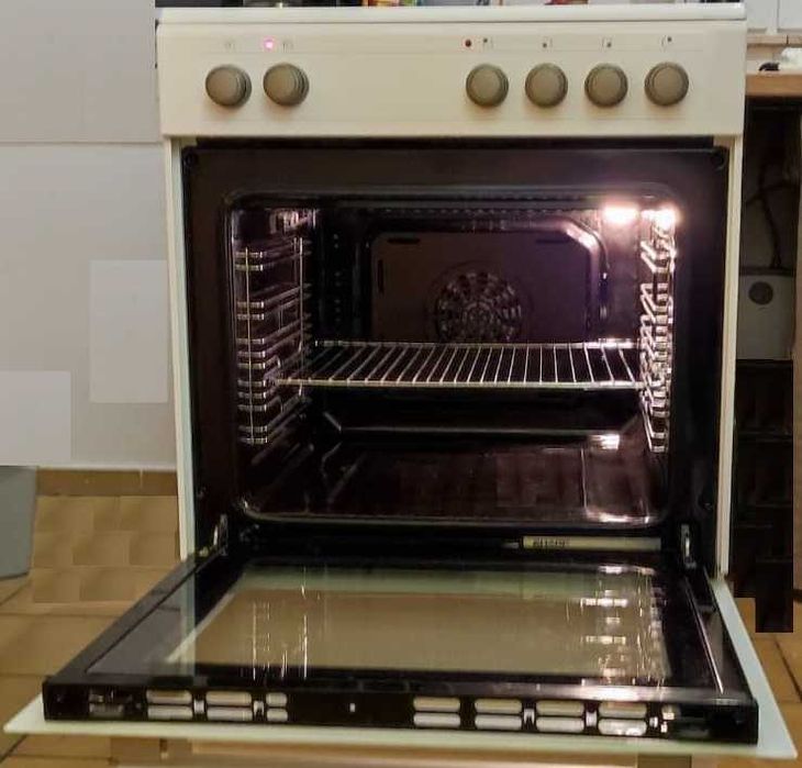 Aragaz electric SHARP cu plita Vitroceramica 4 ochiuri 60x60x80cm