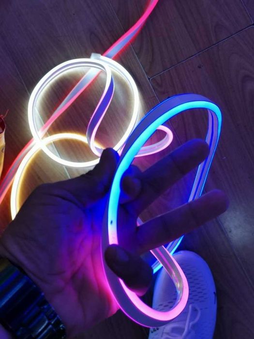 Неонови LED лентови светлини.