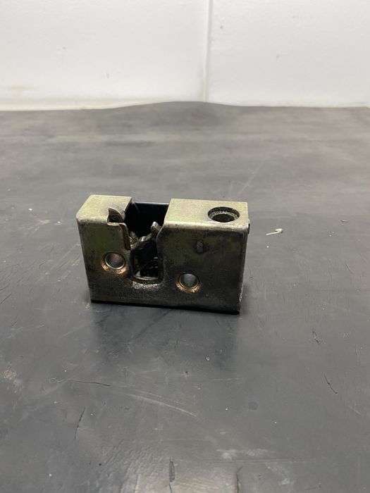 Broasca usa spate incuietoare VW T4 2.5 2.4 1.9 1998/1999\2000.2001\