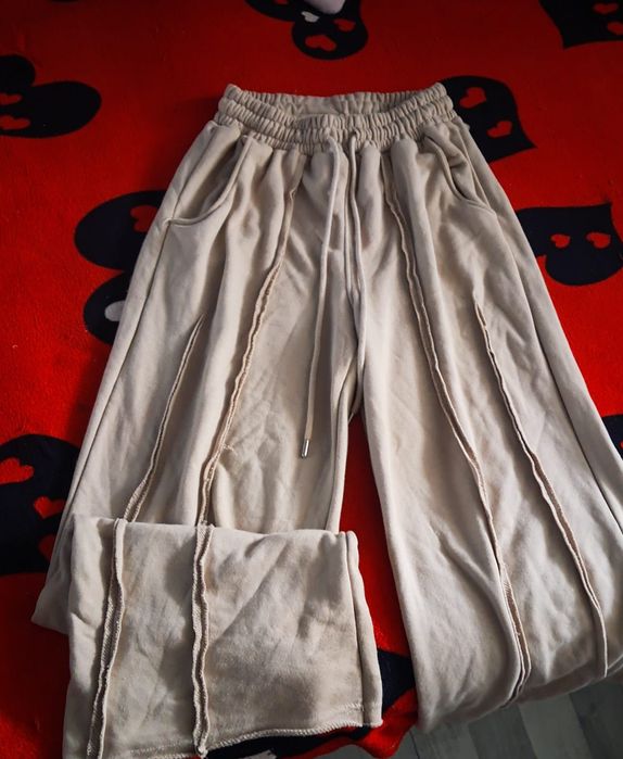 Compleu bej de trening