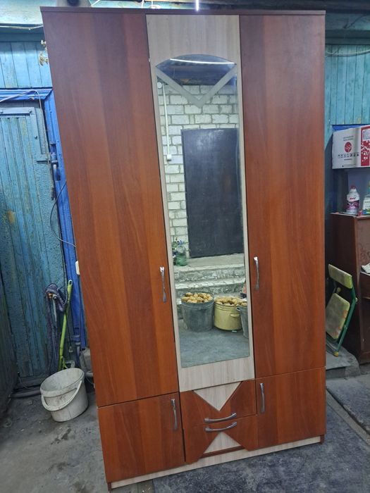 Продам  шифоньер