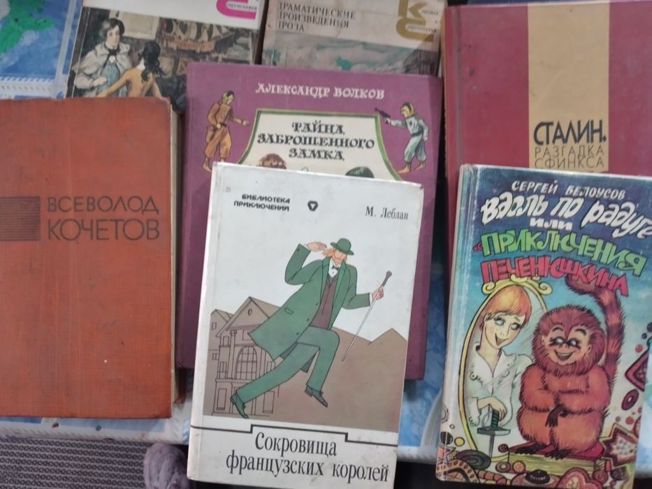 Книги разные по 50 тенге