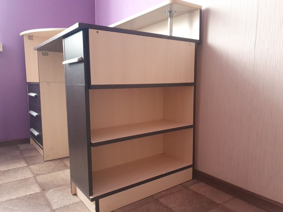 Продаётся стол письменный для школьника, студента