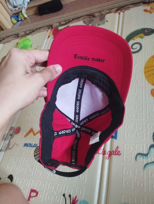 Красная кепка CROPP