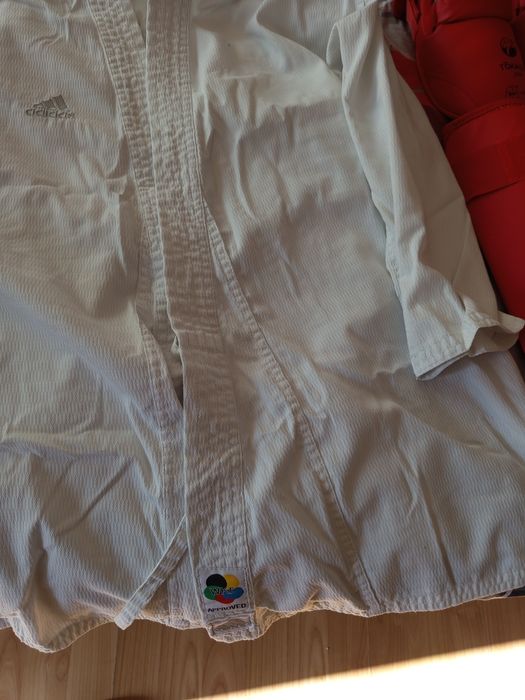 Кимоно Adidas  със всичко на снимката