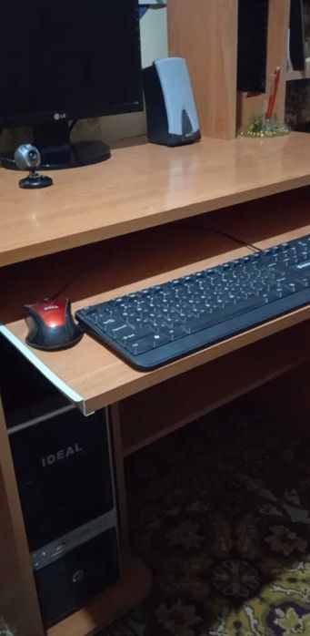 Бронь до 31.12. Компьютерный стол с выдвижными ящиками