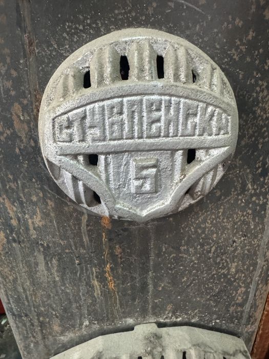 Голяма печка на твърдо гориво