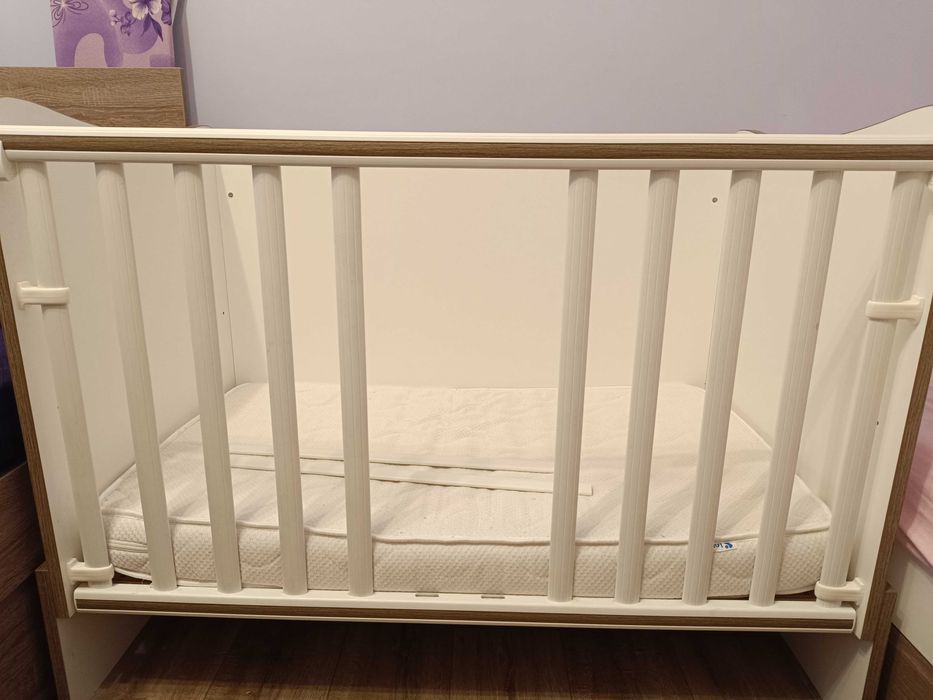 Бебешка кошара и повивалник