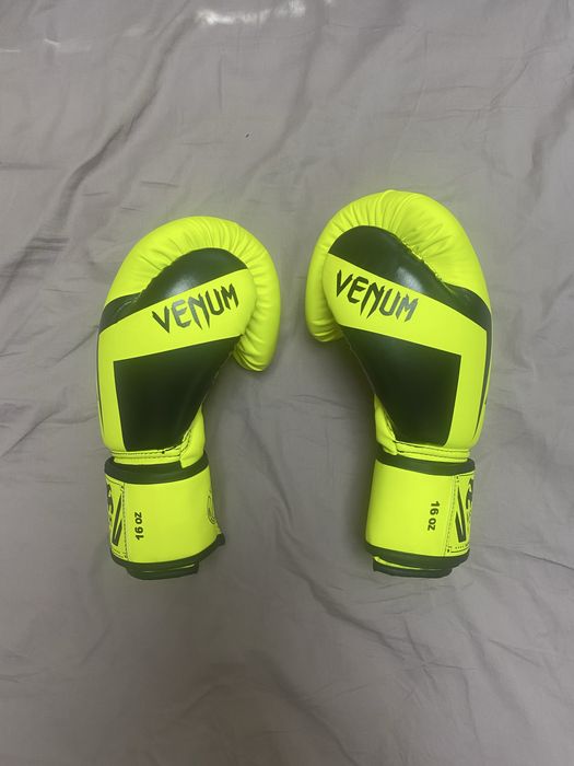 Venum боксови ръкавици 16oz