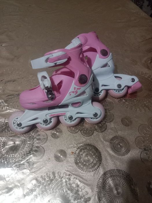 Роликовые коньки