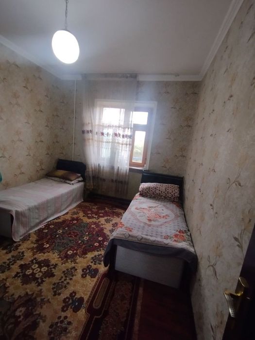 Продаётся четырехкомнатная на м-в Ахмад Югнаки