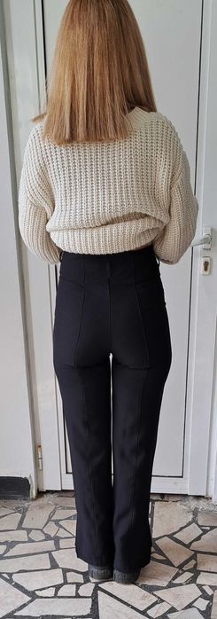 Прав панталон с цепка отстрани
Висока талия и подвижен колан