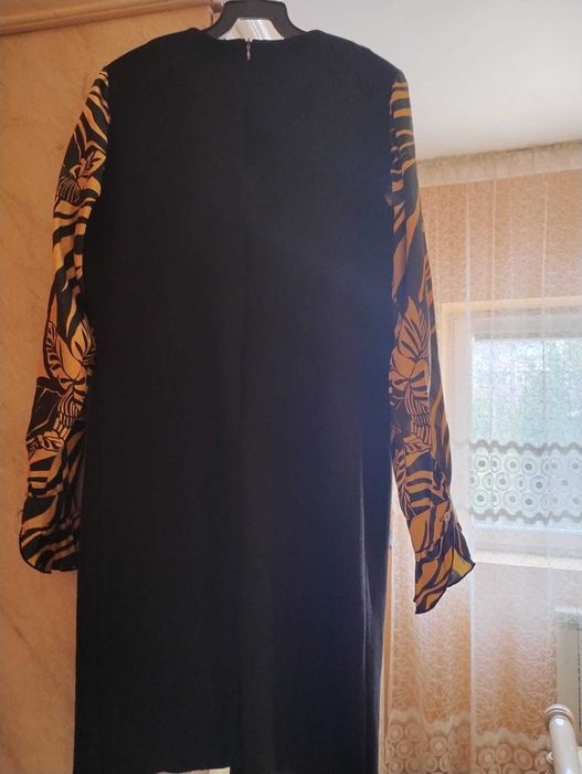 Rochie neagră cu jabou galben
