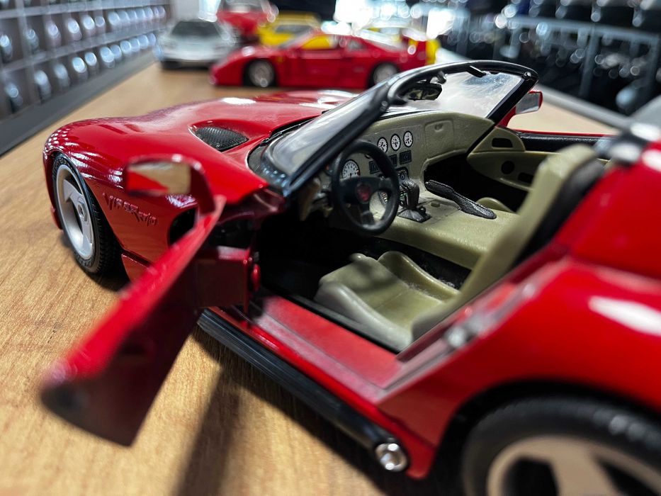 Метална колекционерска количка  модел BBURAGO DODGE VIPER SRT 1:18