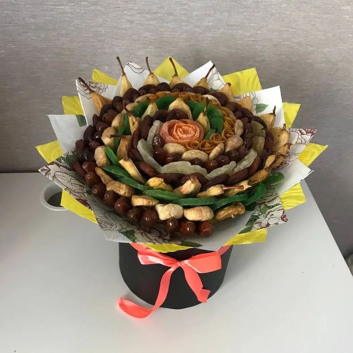 Корзина из сухофрукты