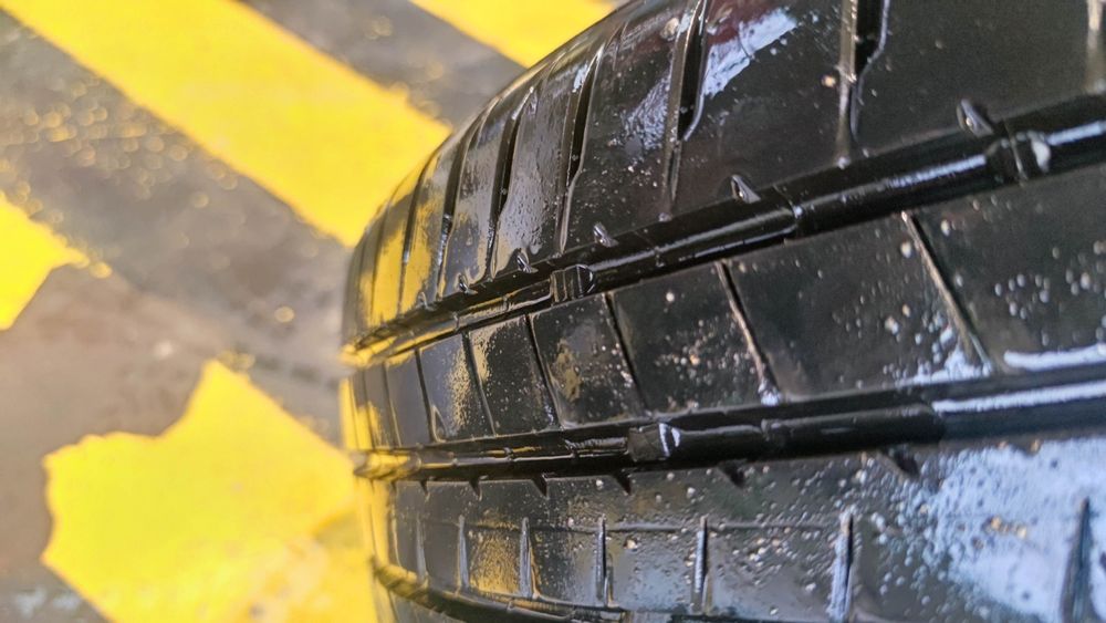 Bridgestone, model Alenza 001, dimensiune 225/55R19, DOT 4424