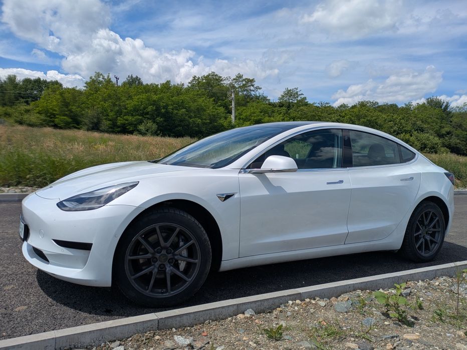 TESLA Model 3 2020 — imagine 4