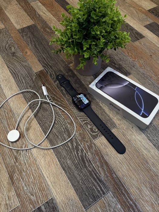 Продам Apple Watch 7 45mm