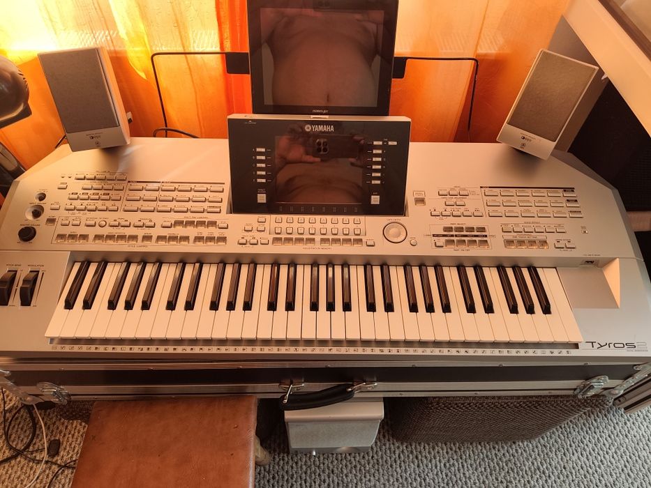 Vând orga Yamaha tyros 2