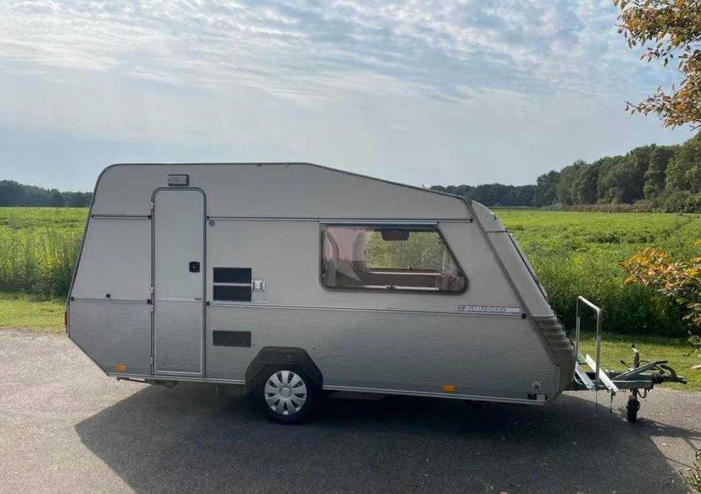 Rulotă/ caravana  kip cu panou solar foarte bine întreținută