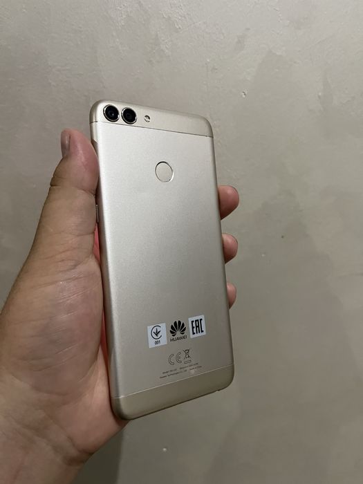 Продам Телефон HUAWEI P SMART