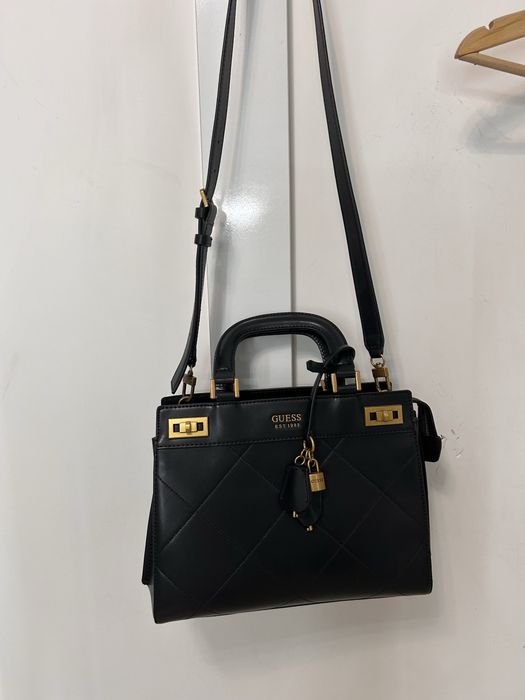 Дамска чанта Guess