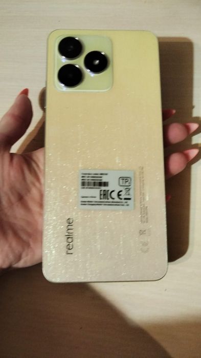 Смартфон реалми в хорошем состоянии