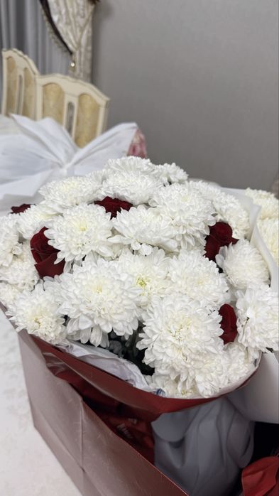 Гүл сатылады. Цветы.