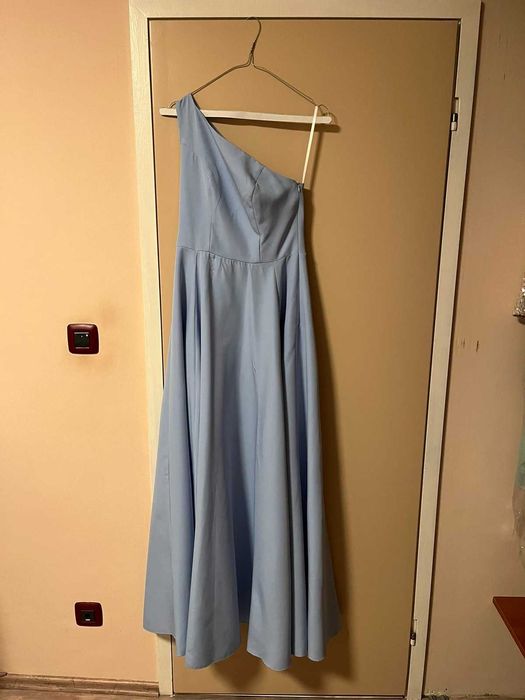 Дълга официална рокля с едно рамо в светло синьо, размер М