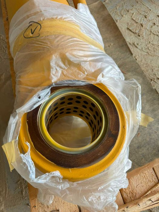 Cilindru hidraulic brat JCB JS460 dreapta NOU original (Cod KTV0937)
