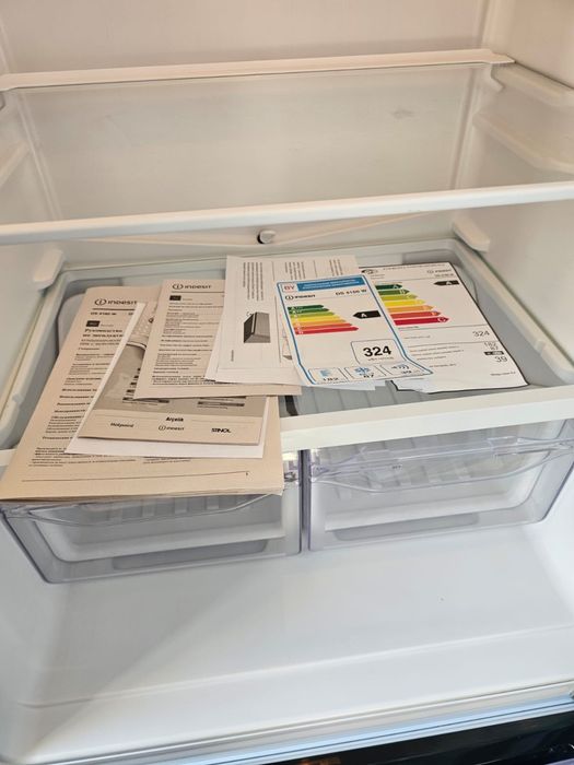 Продам холодильник Indesit