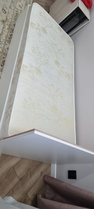 Кровать  с матрасом новая