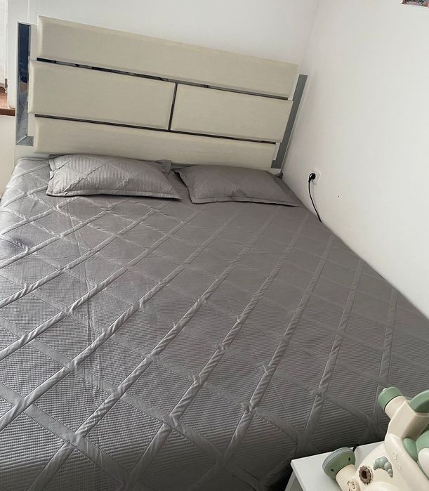 Спальный кровать