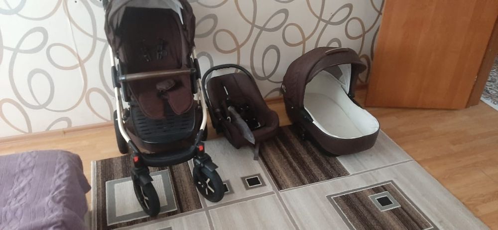 Продам коляску универсальную