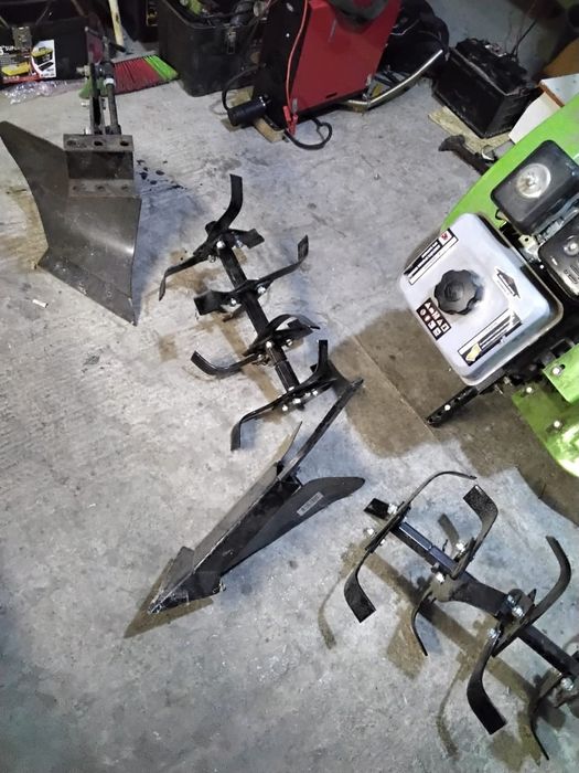 Продам мотоблок ПАХАРЬ  3 скоростной