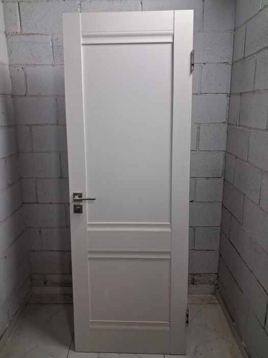 Есік сатылады межкомнат.