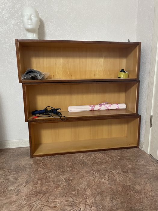 Продам два винтажных кресла.