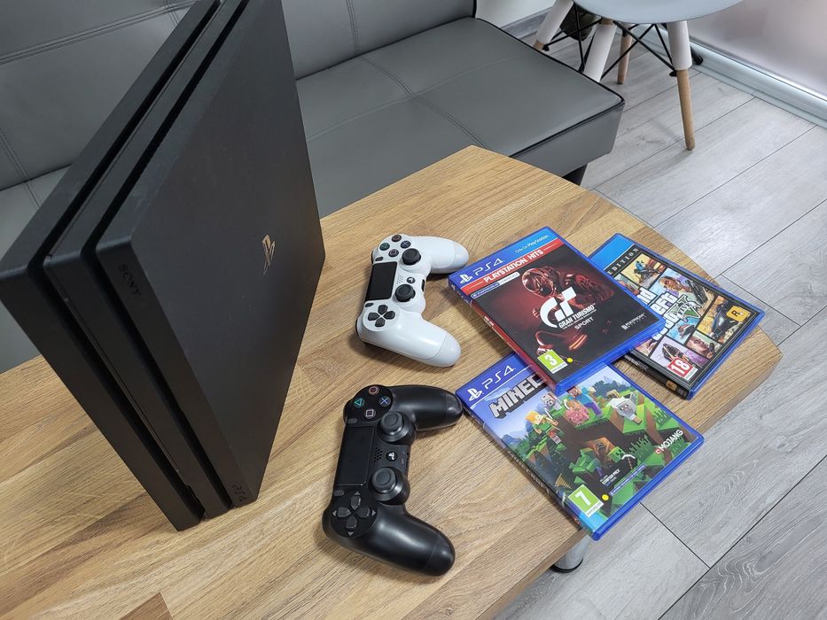 Play Station 4 PRO,  като нов!
