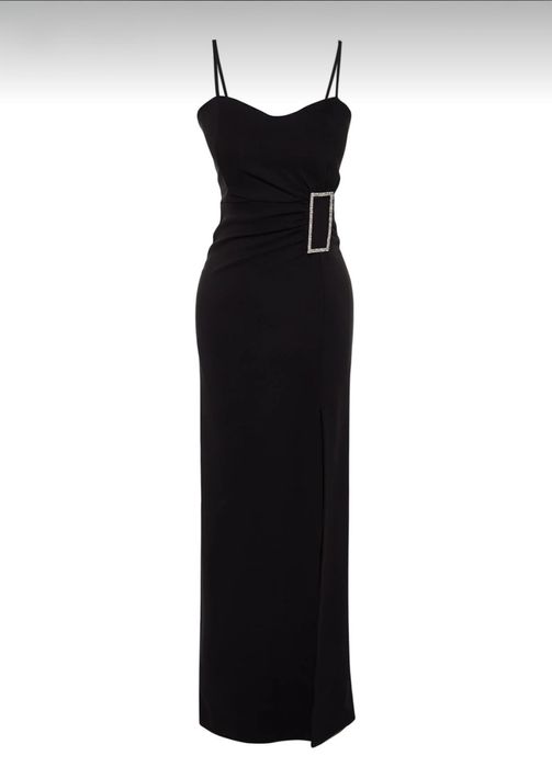 Елегантна дълга черна рокля