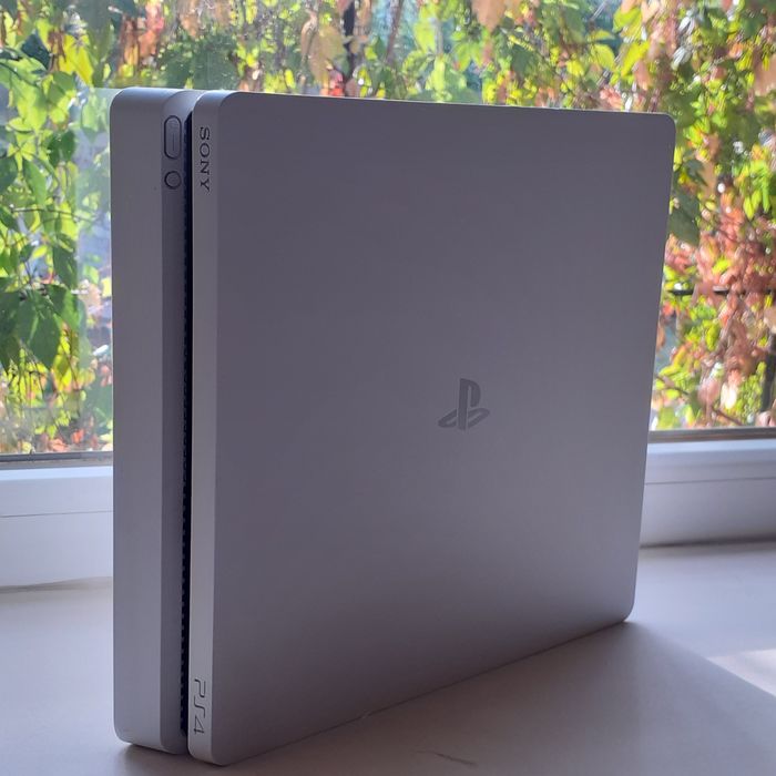 PlayStation 4 Slim