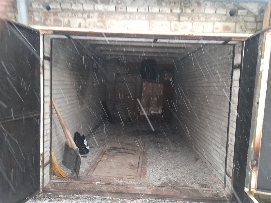 Продам гараж в центре