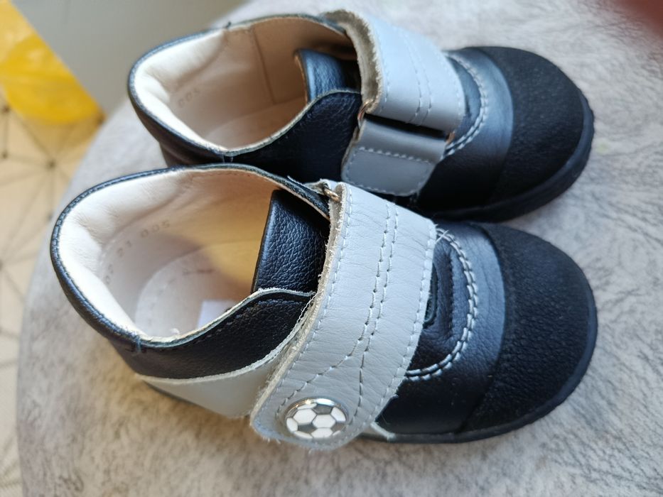 Продам детскую обувь