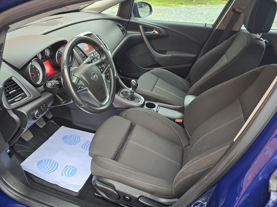 Opel Astra J Break Finantare Rate-Cred