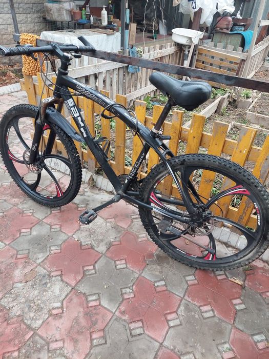 Велосипед BMW с литыми дисками