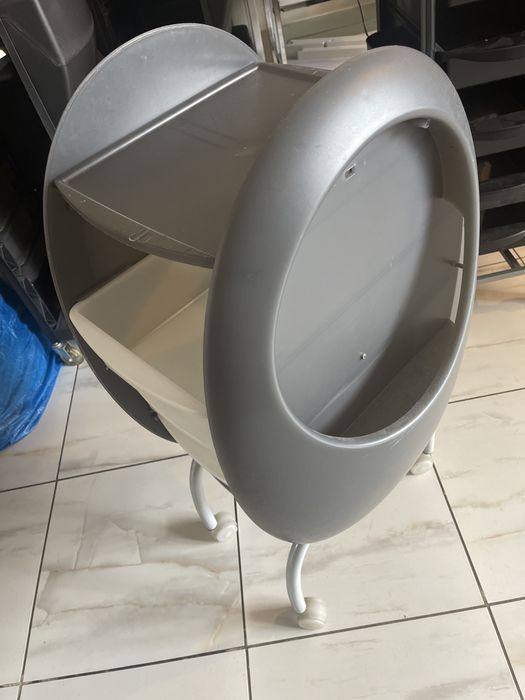 Продам тележки парикмахерские